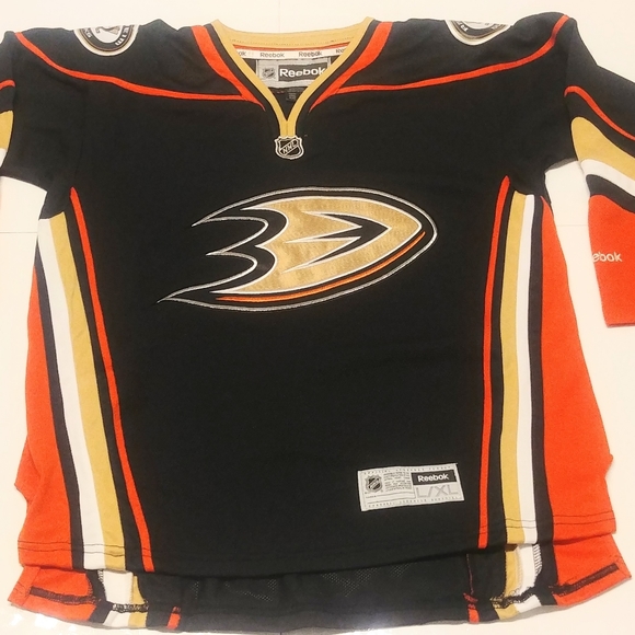 Anahiem Ducks Boy's Jersey.